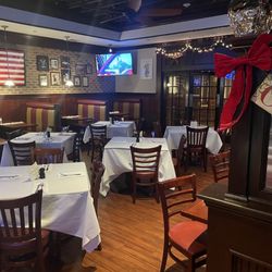 Michaleen Flynn's Public House - Beautifully appointed dining room