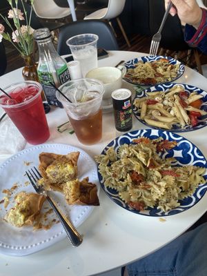 PIK-NIK Deli + Wine Bar by null