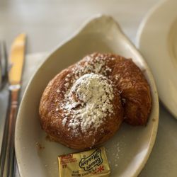 Le Petit Triangle Cafe - Cinnamon Roll Croissant