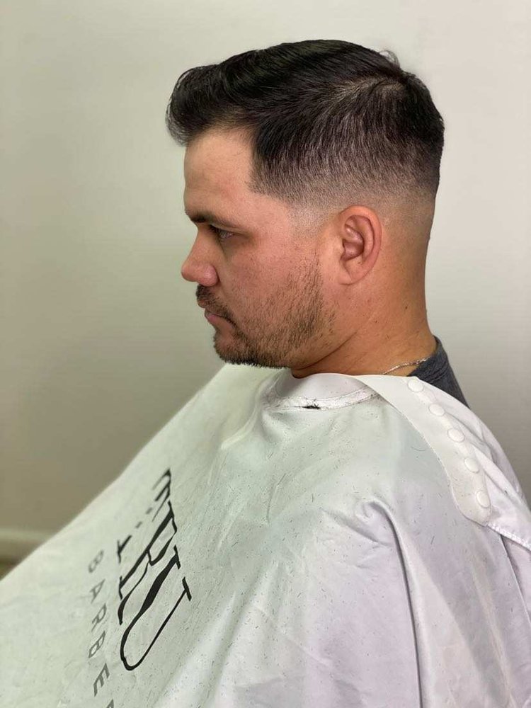 Drew's Barbershop Logo