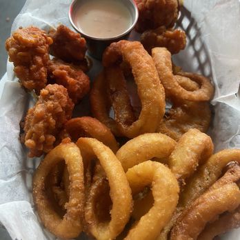 821 Café - Vegan wings and onion rings - New American Near Me - Richmond, Virginia 821 Café - Vegan wings and onion rings - New American Near Me - Richmond, Virginia