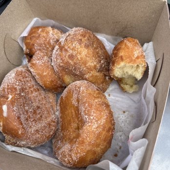 Leonard's Bakery - Bakeries Near Me - Honolulu, Hawaii