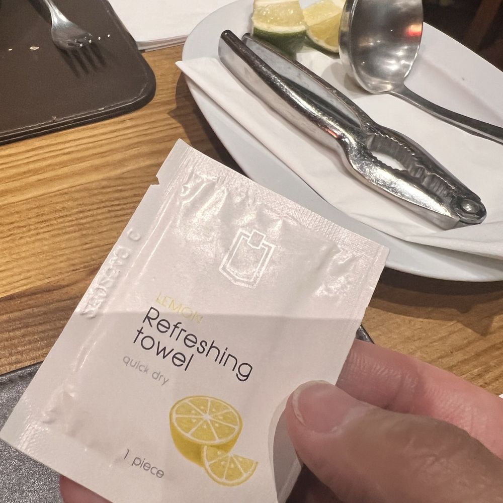 Arequepay - Refreshing towel before seafood - Peruvian Near Me - Madrid, M