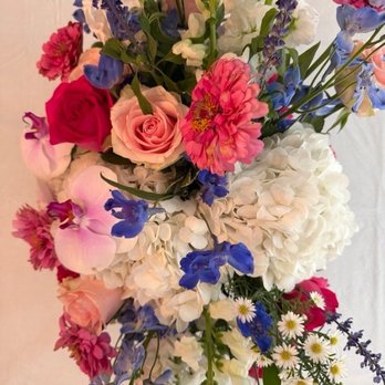 EMY Custom Flowers - Florists Near Me - Mahopac, New York