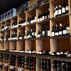 Casa de Vinos - Wine bottles