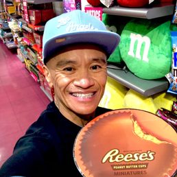 WHO DOESN'T LOVE A CANDY SHOP⁉ I LOVE THIS PLACE‼... WHO DOESN'T LOVE A CANDY SHOP⁉ I LOVE THIS PLACE‼...