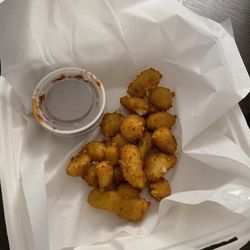 Big Eats Quinault - Cheese curds