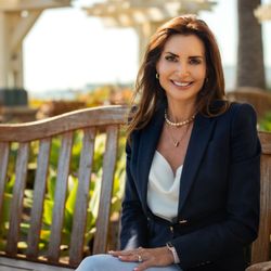 Laguna Beach Counseling - Christy Hill, M.A., AMFT, APCC, offers in-person therapy, including beach walks, for anxiety, depression, and personal growth.