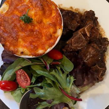 Flamingobaby Kitchen - Oxtail Stew Baked Mac & Cheese Skillet - Caribbean Near Me - Brooklyn, New York Flamingobaby Kitchen - Oxtail Stew Baked Mac & Cheese Skillet - Caribbean Near Me - Brooklyn, New York