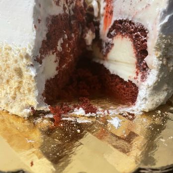 Cold Stone Creamery - Inside of cake - Ice Cream & Frozen Yogurt Near Me - West Hills, California Cold Stone Creamery - Inside of cake - Ice Cream & Frozen Yogurt Near Me - West Hills, California