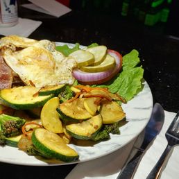 Smash burger with grilled veggies Smash burger with grilled veggies