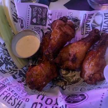 Dive Bar LIC - Dive Wings with ranch - Dive Bars Near Me - Astoria, New York