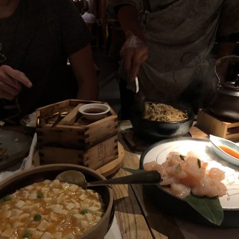 Cheli - Many people gobbling food - Shanghainese Near Me - New York, New York