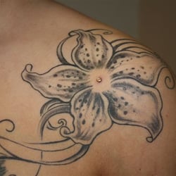 OrangeClub Tattoo & Piercing - Casablanca-Piercing / Dermal Anchor