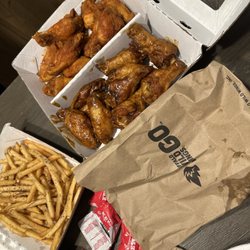 Buffalo Wild Wings 'GO' - Dry rub Buffalo and Caribbean jerk