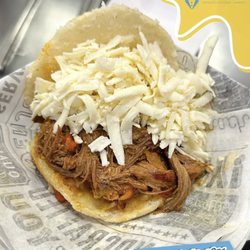 Mr Arepa - Arepa de carne mechada