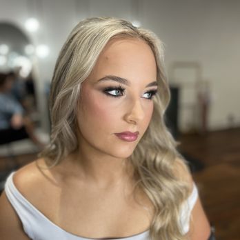 Linz Klaire Hair + Makeup - Makeup Artists Near Me Linz Klaire Hair + Makeup - Makeup Artists Near Me