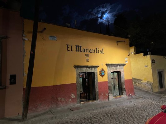 El Manantial by null
