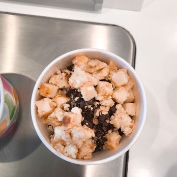 Yogurtland - New York Cheesecake and Chocolate Chip Topping - Ice Cream & Frozen Yogurt Near Me - Menifee, California