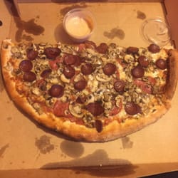 Piccola Pizzeria - Large pepperoni mushroom and salami... Half of one is still a beast... Get a tub of kebab sauce for dipping too...!