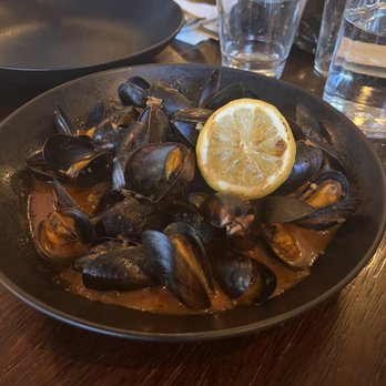 Amundsen Bryggeri & Spiseri - Mussels - Gastropubs Near Me - Oslo, 03 Amundsen Bryggeri & Spiseri - Mussels - Gastropubs Near Me - Oslo, 03