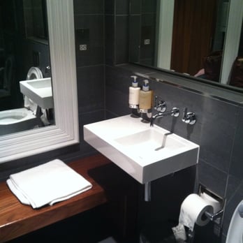 No. 1 Lounge - Shower room - Airport Lounges Near Me - London, XGL
