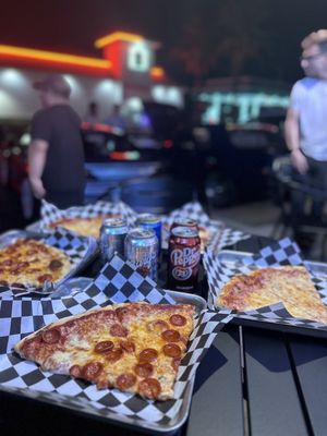 Mama Maxie's Pizzeria by null