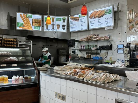 Banh Mi Che Cali by null