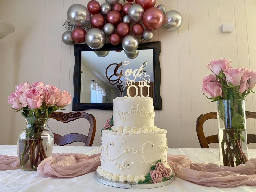 Suvee Sweets Cakerie Logo