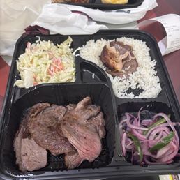 Picanha steak meal with rice, pickled jalapeño onions and coleslaw Picanha steak meal with rice, pickled jalapeño onions and coleslaw