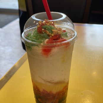 Che Dessert - Special Che Combo: all the beans and jellies with peanuts on top! - Coffee & Tea Near Me - Seattle, Washington Che Dessert - Special Che Combo: all the beans and jellies with peanuts on top! - Coffee & Tea Near Me - Seattle, Washington