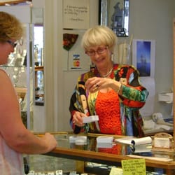 Mendocino Sandpiper - Roxanne helping on a customer