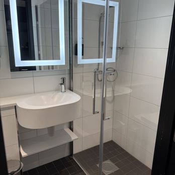 Thon Hotel Bristol Bergen - Bathroom - Hotels Near Me - Bergen, 12 Thon Hotel Bristol Bergen - Bathroom - Hotels Near Me - Bergen, 12