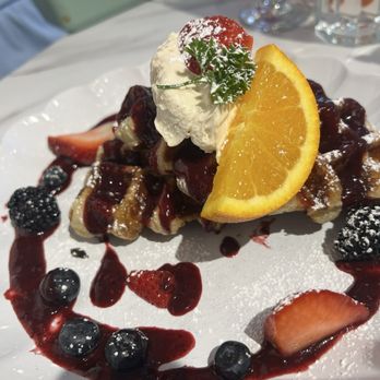 Taste & Glory - Berries Croffle - Breakfast & Brunch Near Me - San Mateo, California Taste & Glory - Berries Croffle - Breakfast & Brunch Near Me - San Mateo, California