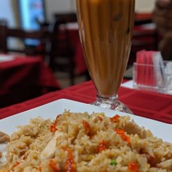 Hai Thai & Vietnamese Cuisine - Bangkok style chicken fried rice with Thai tea