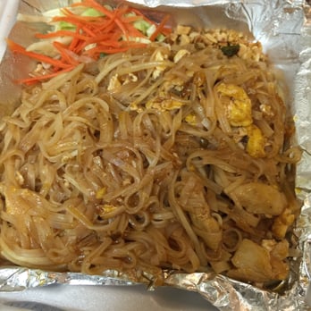 Sriracha Thai Restaurant - chicken pad Thai - Thai Near Me - Carson, California
