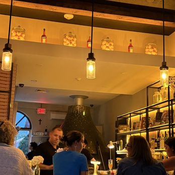 Brunetti Pizza Westhampton Beach - Bar area and open kitchen - Italian Near Me - Westhampton Beach, New York