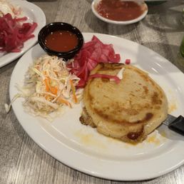Pupusa/Queso y Chicharron Pupusa/Queso y Chicharron