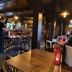 De Tweekoppige Phoenix - Inside the resto