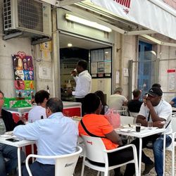 O Paquete - Store front, very small cafeteria