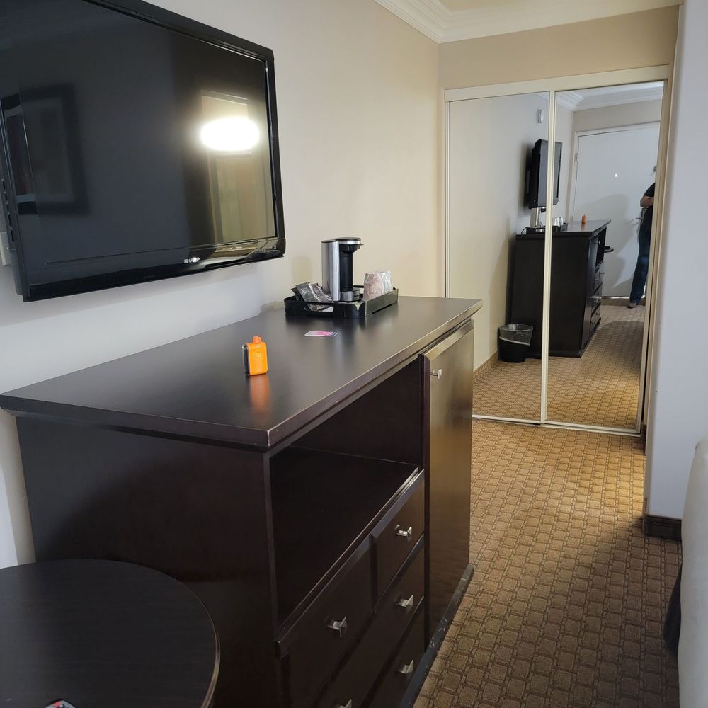 Raincross Hotel - Hotels Near Me - Riverside, California Raincross Hotel - Hotels Near Me - Riverside, California