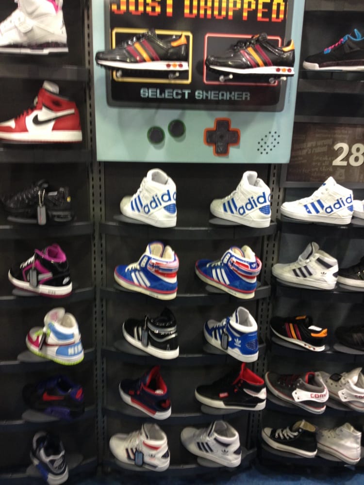 shoe stores like foot locker