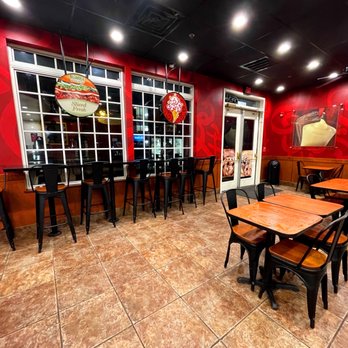 Cold Stone Creamery - a dining area with tables and chairs - Ice Cream & Frozen Yogurt Near Me - Canton, Michigan