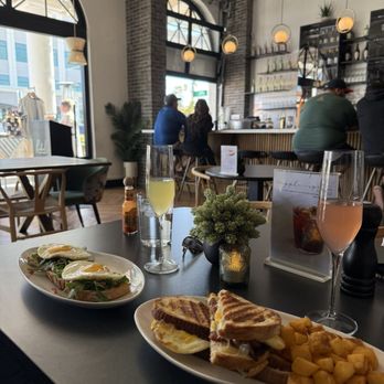 Rebel Wine Lounge - Wine Bars Near Me - Mesa, Arizona