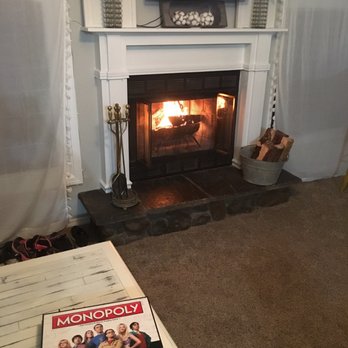 Lazy Z Resort - Easy to use fireplace, everything we needed to play games and relax. - Resorts Near Me - Twain Harte, California
