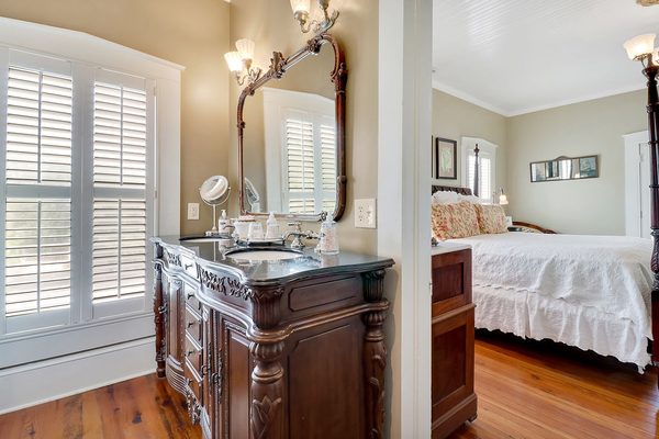 Robert Ruark Inn by null