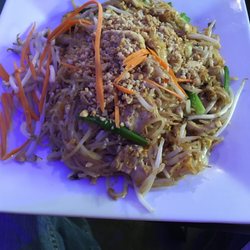 HTAW METTA - Chicken pad thai