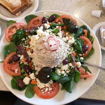Cross Bay Diner - Spinach Greek salad with scoop of tuna - American Near Me - Howard Beach, New York Cross Bay Diner - Spinach Greek salad with scoop of tuna - American Near Me - Howard Beach, New York