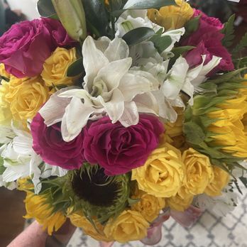 Fantastic Flowers - Lovely mixed bouquet - Florists Near Me Fantastic Flowers - Lovely mixed bouquet - Florists Near Me