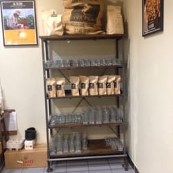 Al Vetro Coffee and Espresso Bar - Locally roasted coffee beans from Java Pura